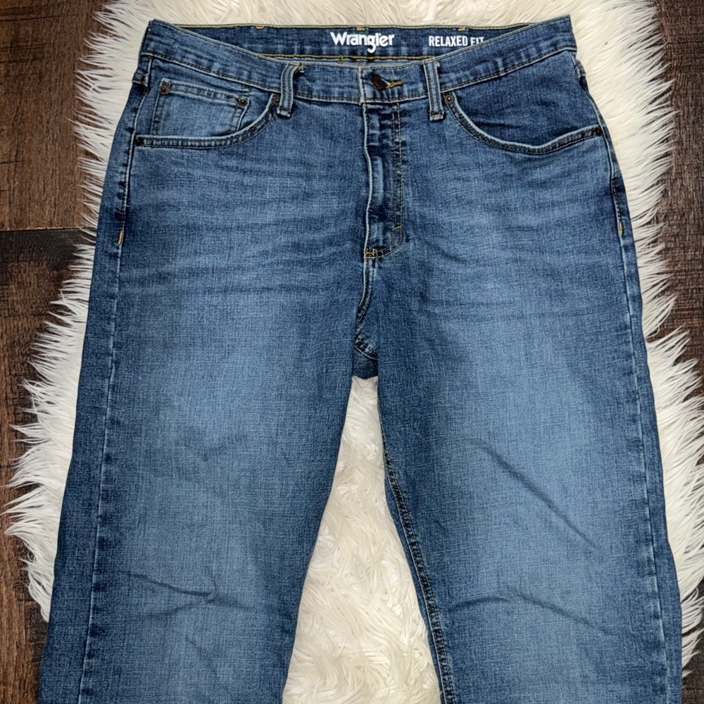 Wrangler Relaxed Fit Jeans in Medium Blue Wash